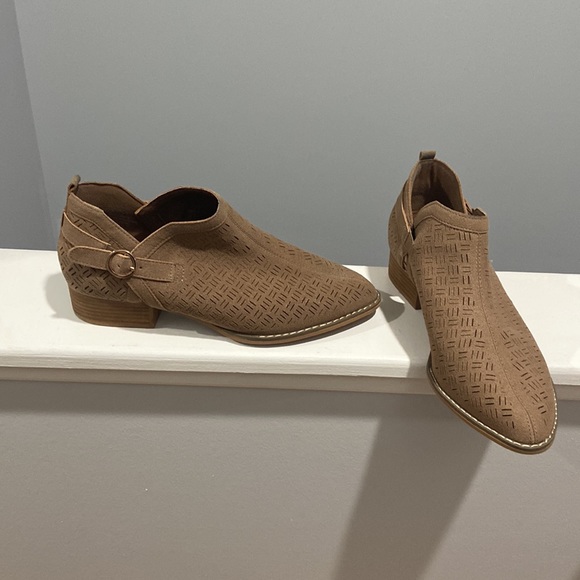 Tan booties pointed toes thick sticking and breathable weaving 10w C est. 1946 - Picture 3 of 14